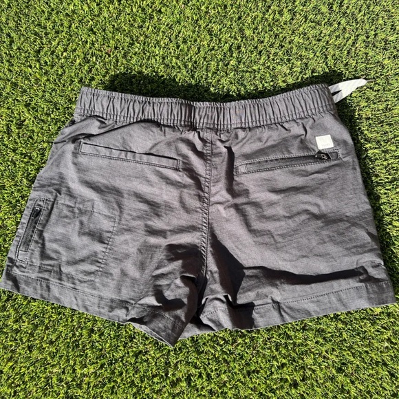 Vuori Shorts - Picture 4 of 4